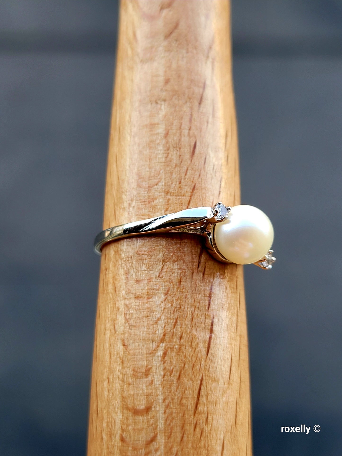 ❤️10k Size 7.25 Precious Solid White Gold Fresh-Water Pearl and White Topaz Ring!