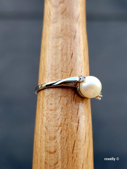 ❤️10k Size 7.25 Precious Solid White Gold Fresh-Water Pearl and White Topaz Ring!