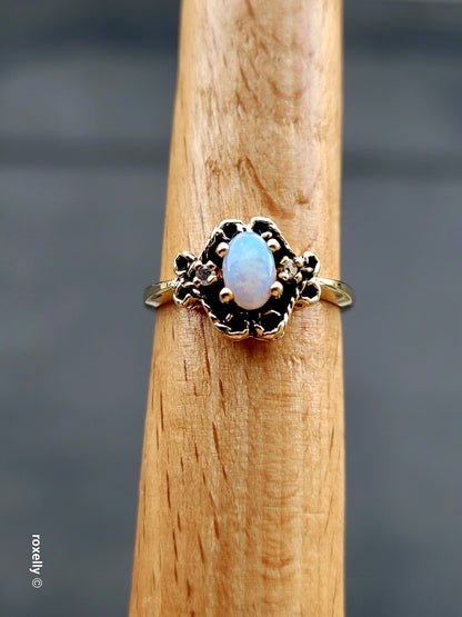 ❤️10k Size 4.75 Beautiful Solid Yellow Gold Fire Opal Ring!