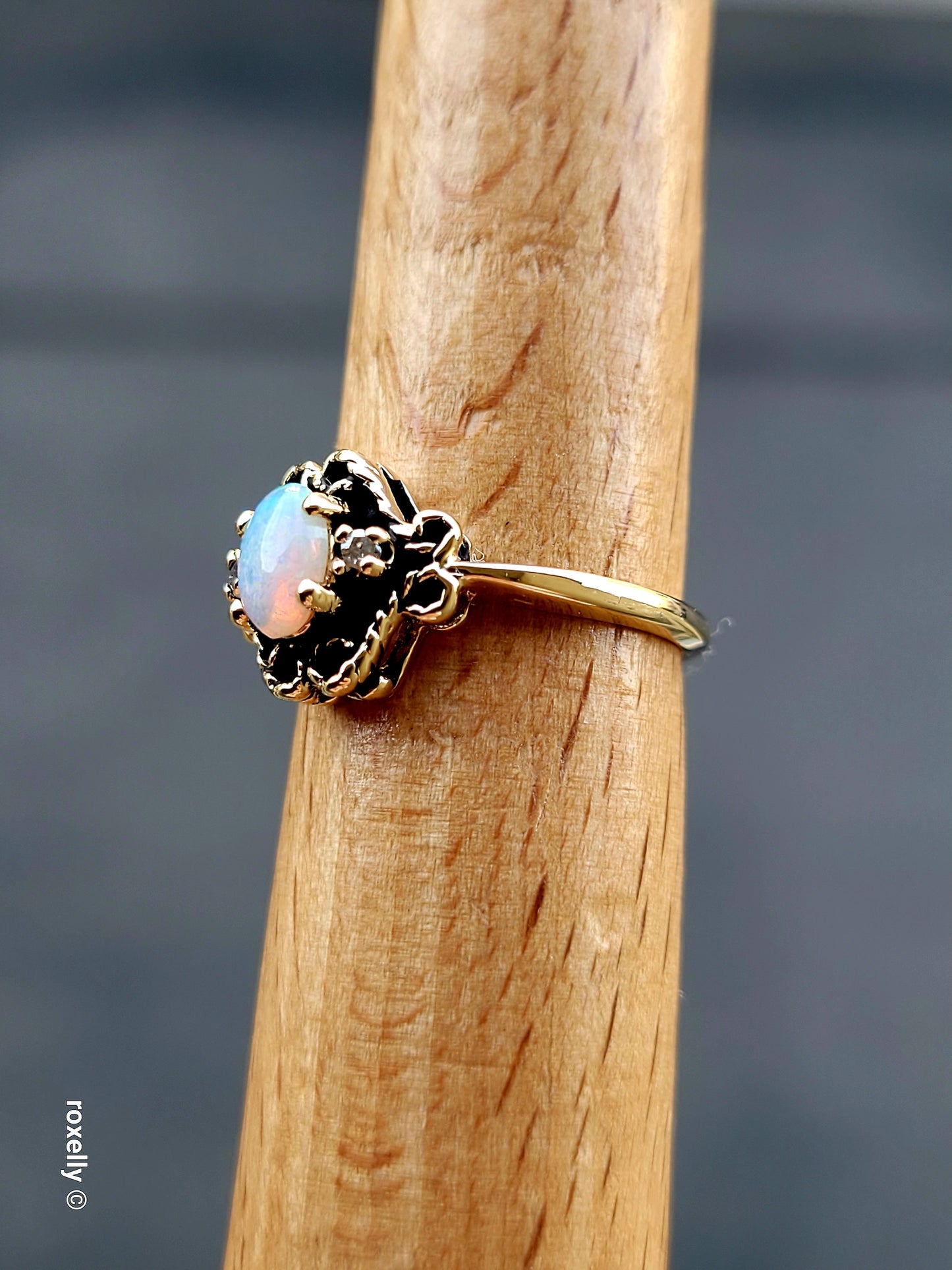 ❤️10k Size 4.75 Beautiful Solid Yellow Gold Fire Opal Ring!