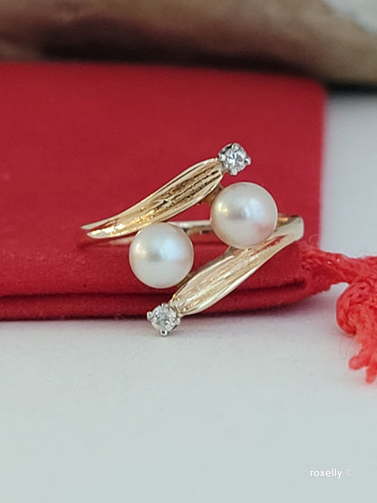 ❤️14k Size 5 Beautiful Solid Yellow Gold Fresh-Water Pearl and Diamonds Ring!