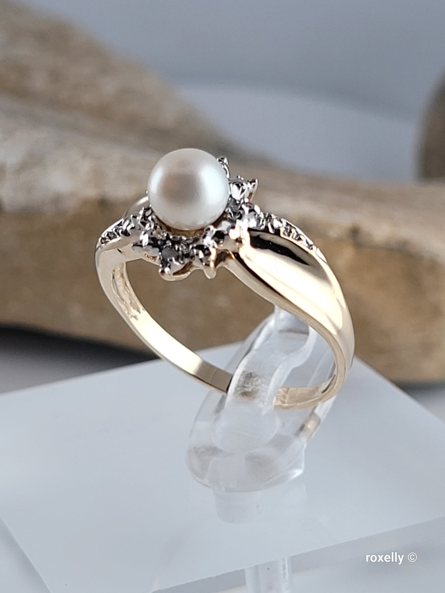 ❤️10k Size 6.75 Fancy Solid Yellow Gold Fresh-Water Pearl and Genuine Diamonds Ring!