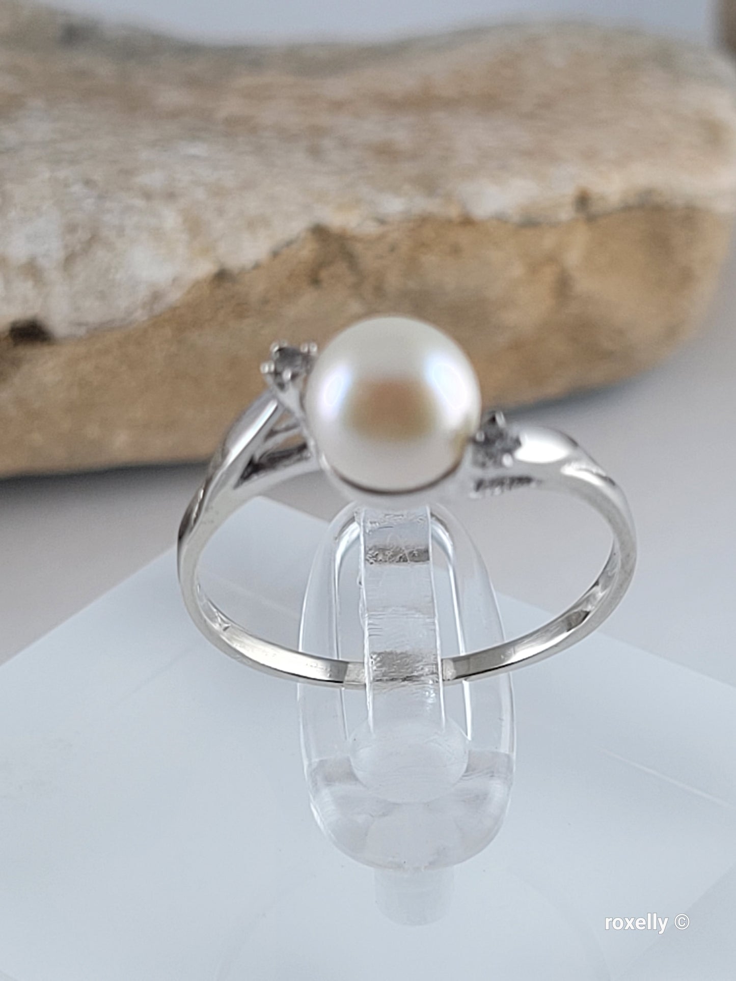 ❤️10k Size 7.25 Precious Solid White Gold Fresh-Water Pearl and White Topaz Ring!