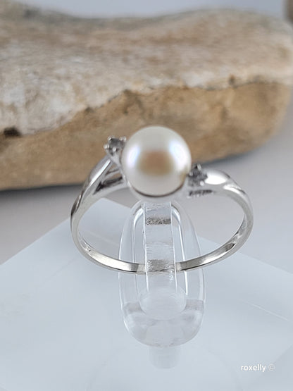 ❤️10k Size 7.25 Precious Solid White Gold Fresh-Water Pearl and White Topaz Ring!