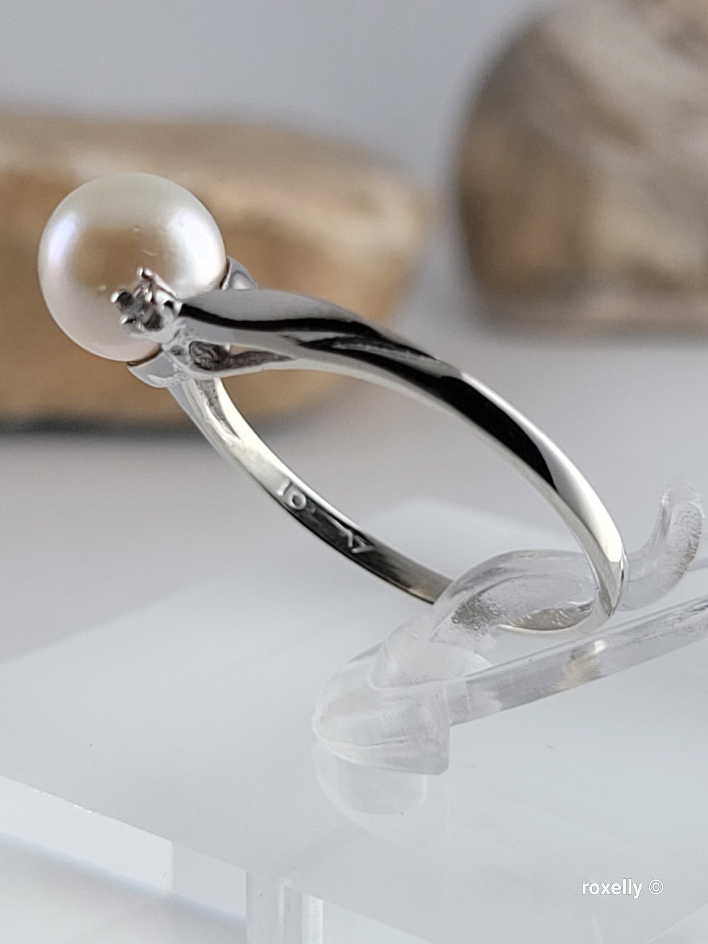 ❤️10k Size 7.25 Precious Solid White Gold Fresh-Water Pearl and White Topaz Ring!