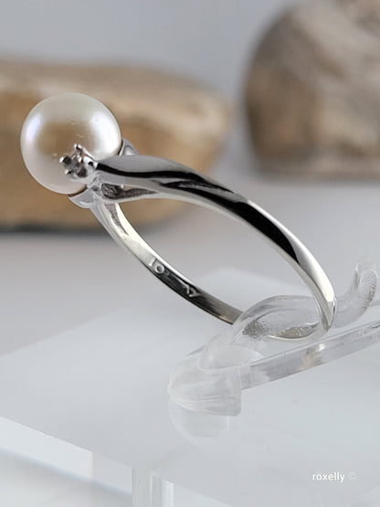 ❤️10k Size 7.25 Precious Solid White Gold Fresh-Water Pearl and White Topaz Ring!