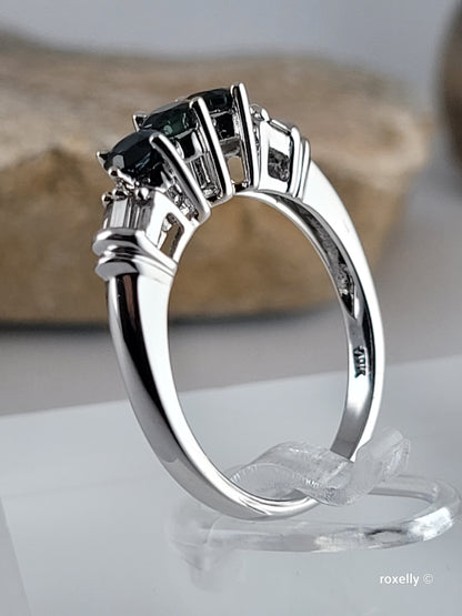 ❤️10k Size 7 Amazing Solid White Gold Dark Sapphire and Genuine Diamonds Ring!