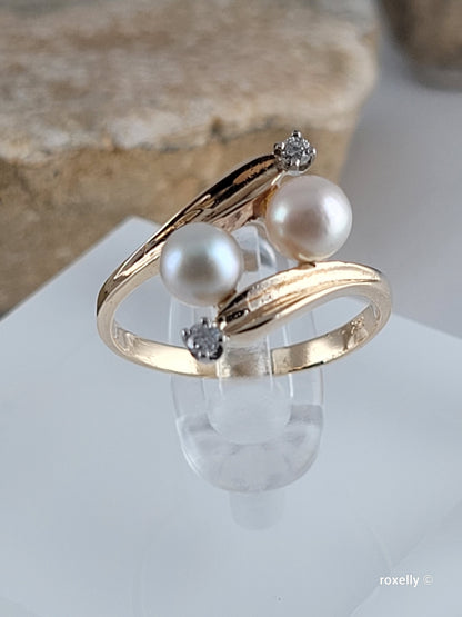 ❤️14k Size 5 Beautiful Solid Yellow Gold Fresh-Water Pearl and Diamonds Ring!