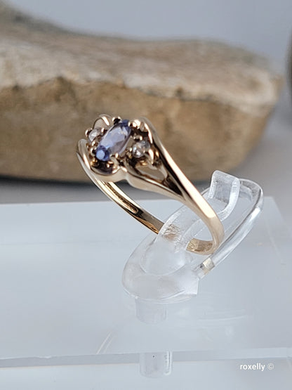 ❤️10k Size 4.5 Lovely Solid Yellow Gold Tanzanite and Cubic Zirconia Ring!