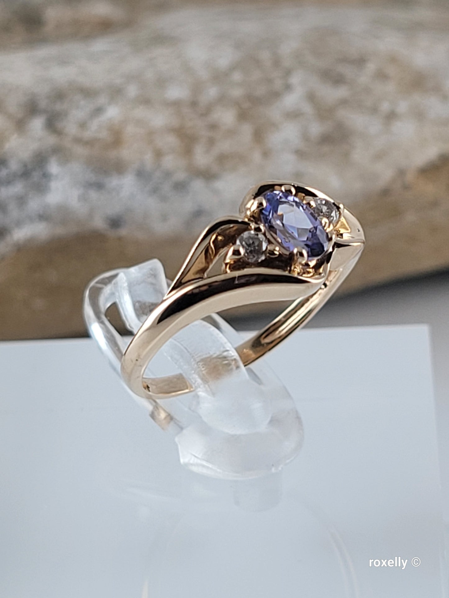 ❤️10k Size 4.5 Lovely Solid Yellow Gold Tanzanite and Cubic Zirconia Ring!