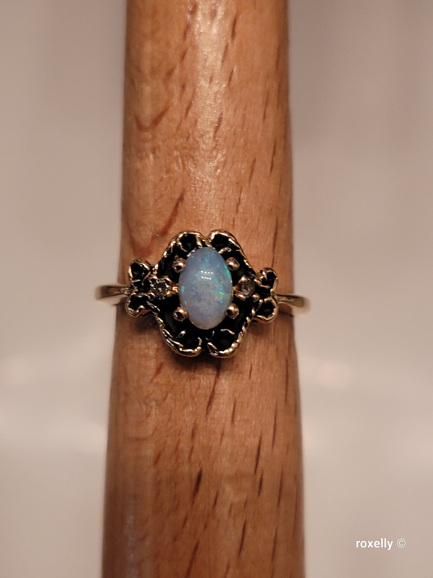 ❤️10k Size 4.75 Beautiful Solid Yellow Gold Fire Opal Ring!