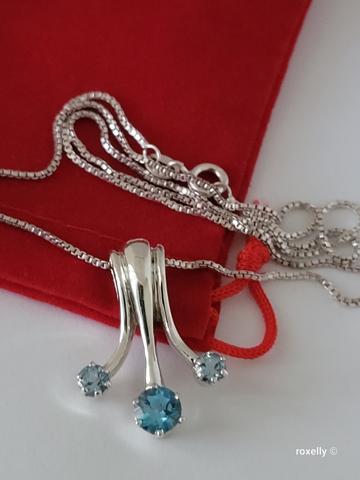 ❤️925 Amazing Sterling Silver Blue Topaz Necklace and Pendant!