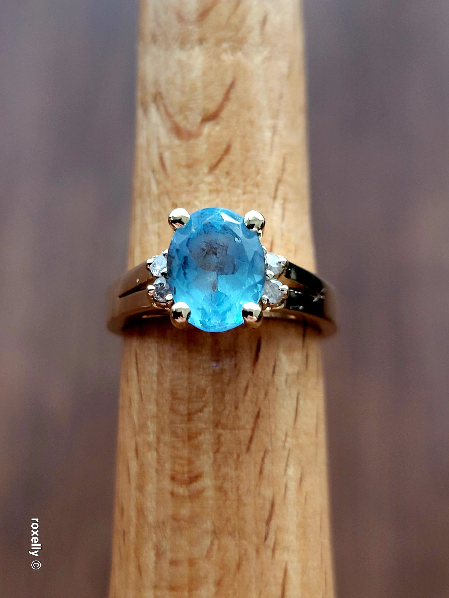 ❤️14k Size 6 Beautiful Solid Yellow Gold Blue topaz and Diamond Ring!
