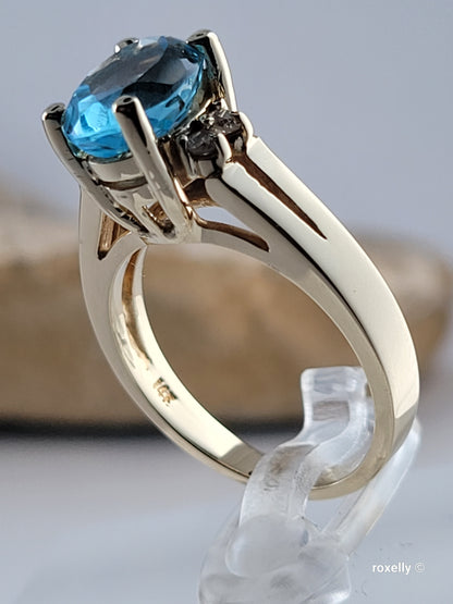 ❤️14k Size 6 Beautiful Solid Yellow Gold Blue topaz and Diamond Ring!