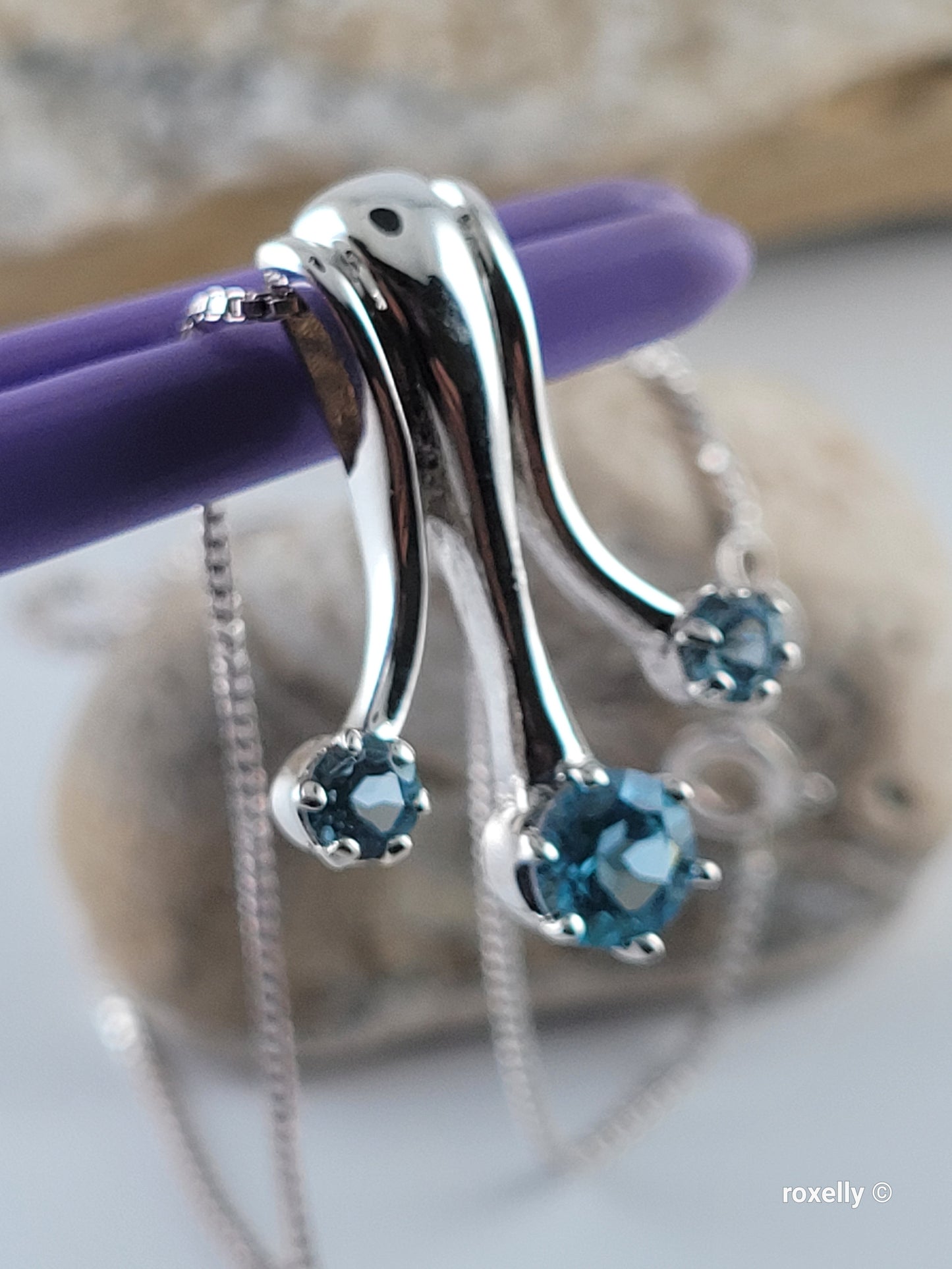 ❤️925 Amazing Sterling Silver Blue Topaz Necklace and Pendant!