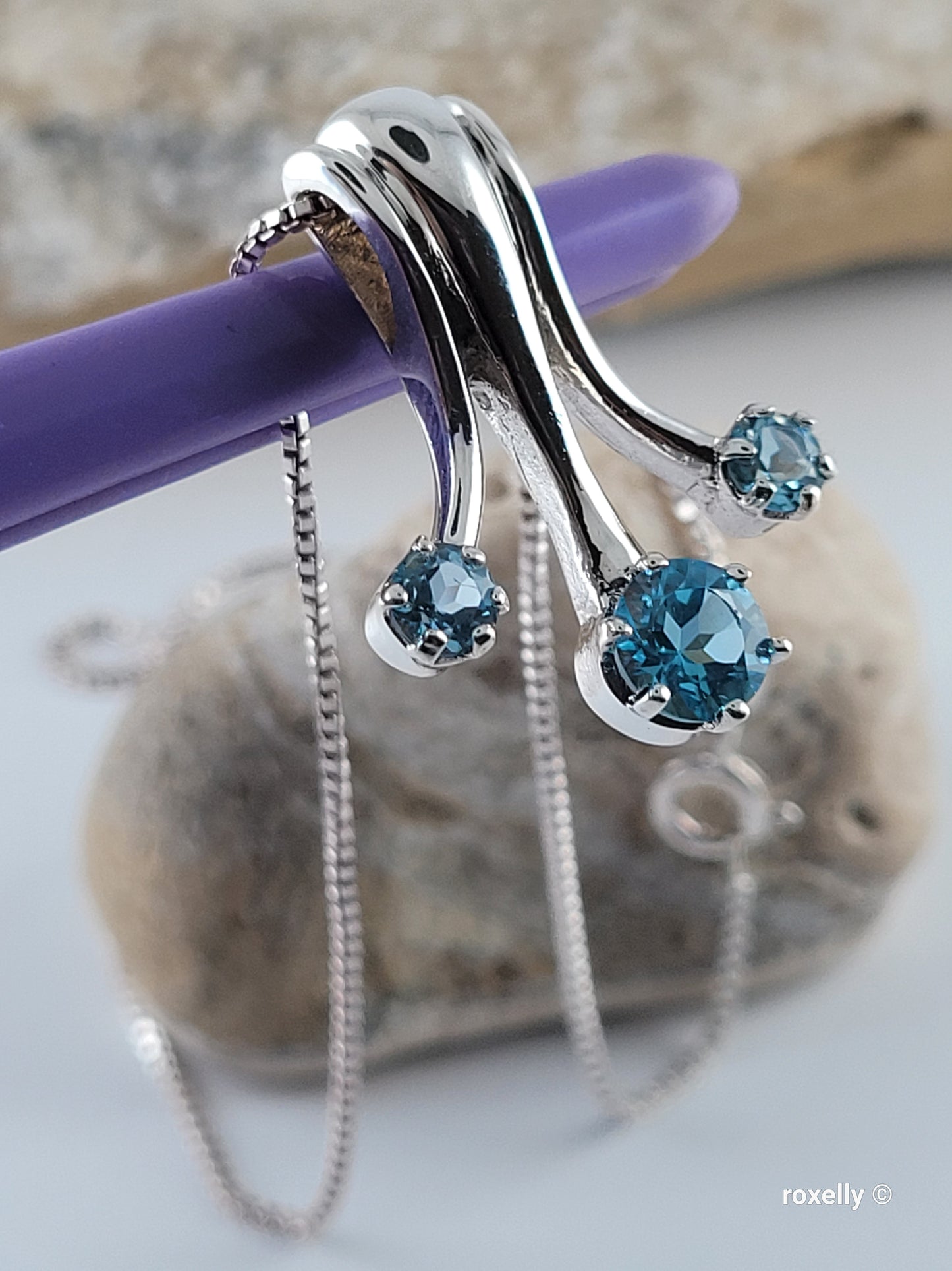 ❤️925 Amazing Sterling Silver Blue Topaz Necklace and Pendant!
