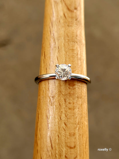 ❤️925 Size 7 Beautiful Sterling Silver Cubic Zirconia Ring!