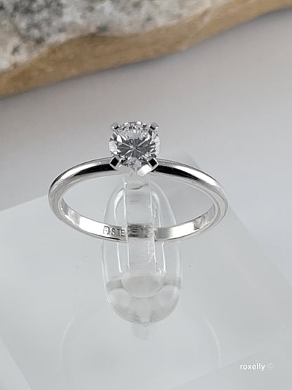 ❤️925 Size 7 Beautiful Sterling Silver Cubic Zirconia Ring!