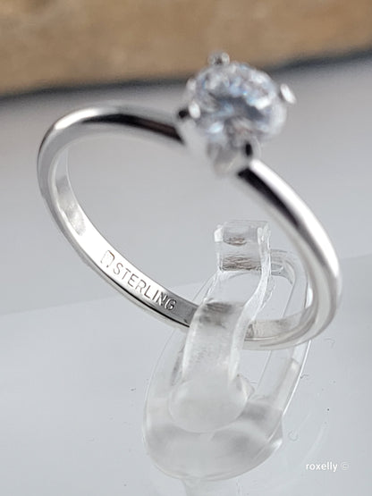 ❤️925 Size 7 Beautiful Sterling Silver Cubic Zirconia Ring!