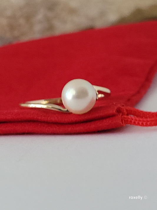 ❤️10k Size 6.25 Fancy Solid Yellow Gold Fresh-Water Pearl and Diamond Ring!
