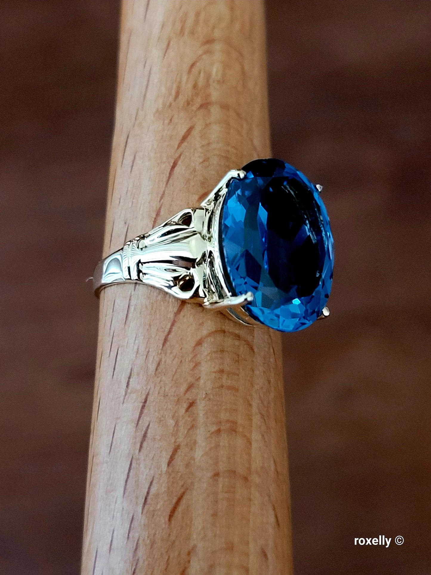 ❤️10k Size 7 Gorgeous Solid Yellow Gold Blue Topaz Ring!