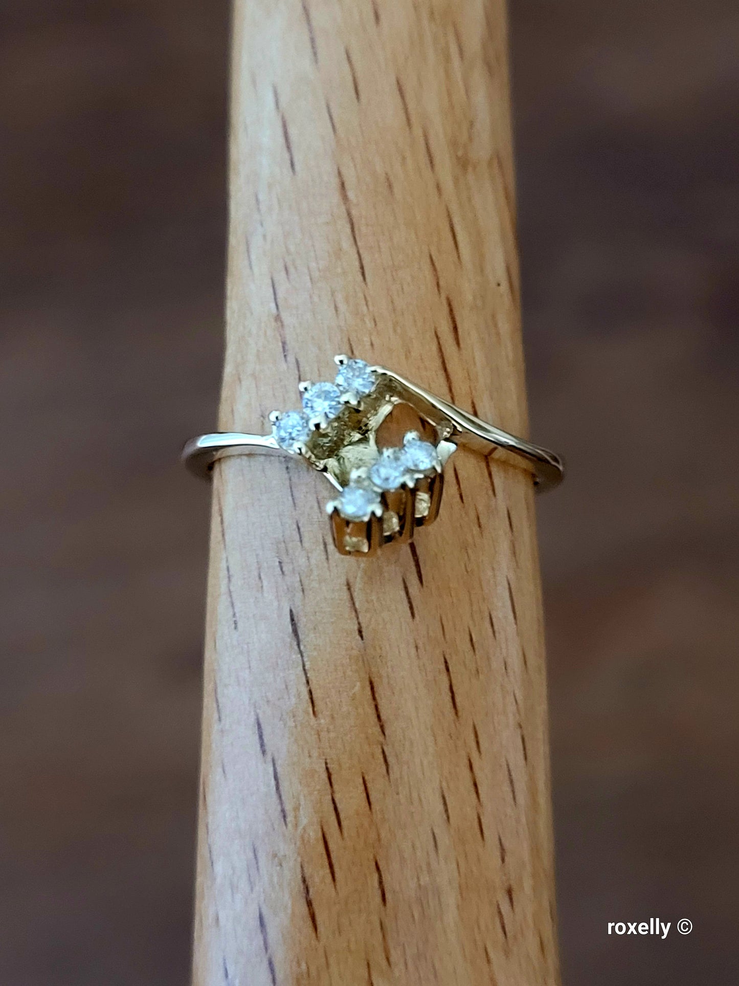 ❤️14k Size 6 Beautiful Solid Yellow Gold Genuine Diamond Ring!