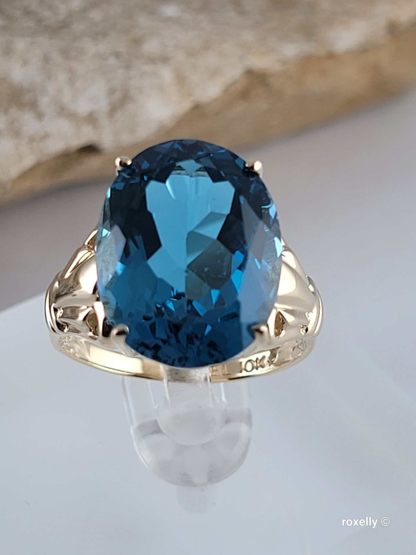 ❤️10k Size 7 Gorgeous Solid Yellow Gold Blue Topaz Ring!