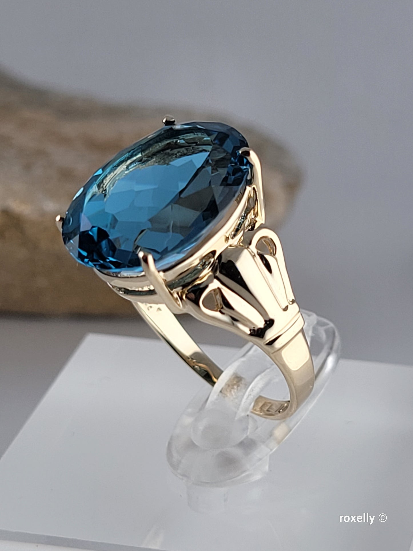 ❤️10k Size 7 Gorgeous Solid Yellow Gold Blue Topaz Ring!