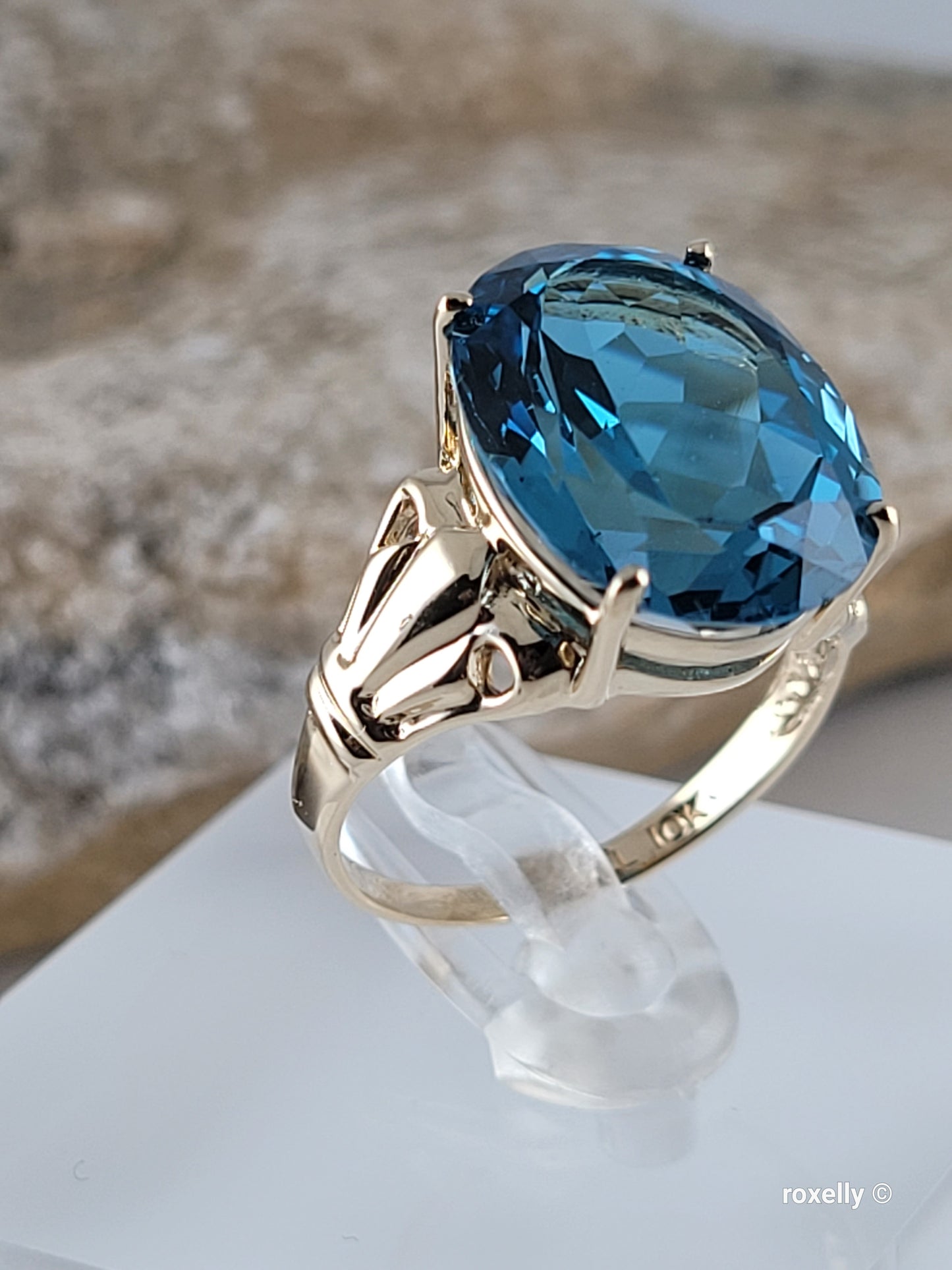 ❤️10k Size 7 Gorgeous Solid Yellow Gold Blue Topaz Ring!