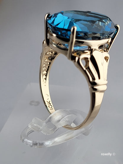 ❤️10k Size 7 Gorgeous Solid Yellow Gold Blue Topaz Ring!