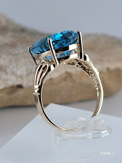 ❤️10k Size 7 Gorgeous Solid Yellow Gold Blue Topaz Ring!