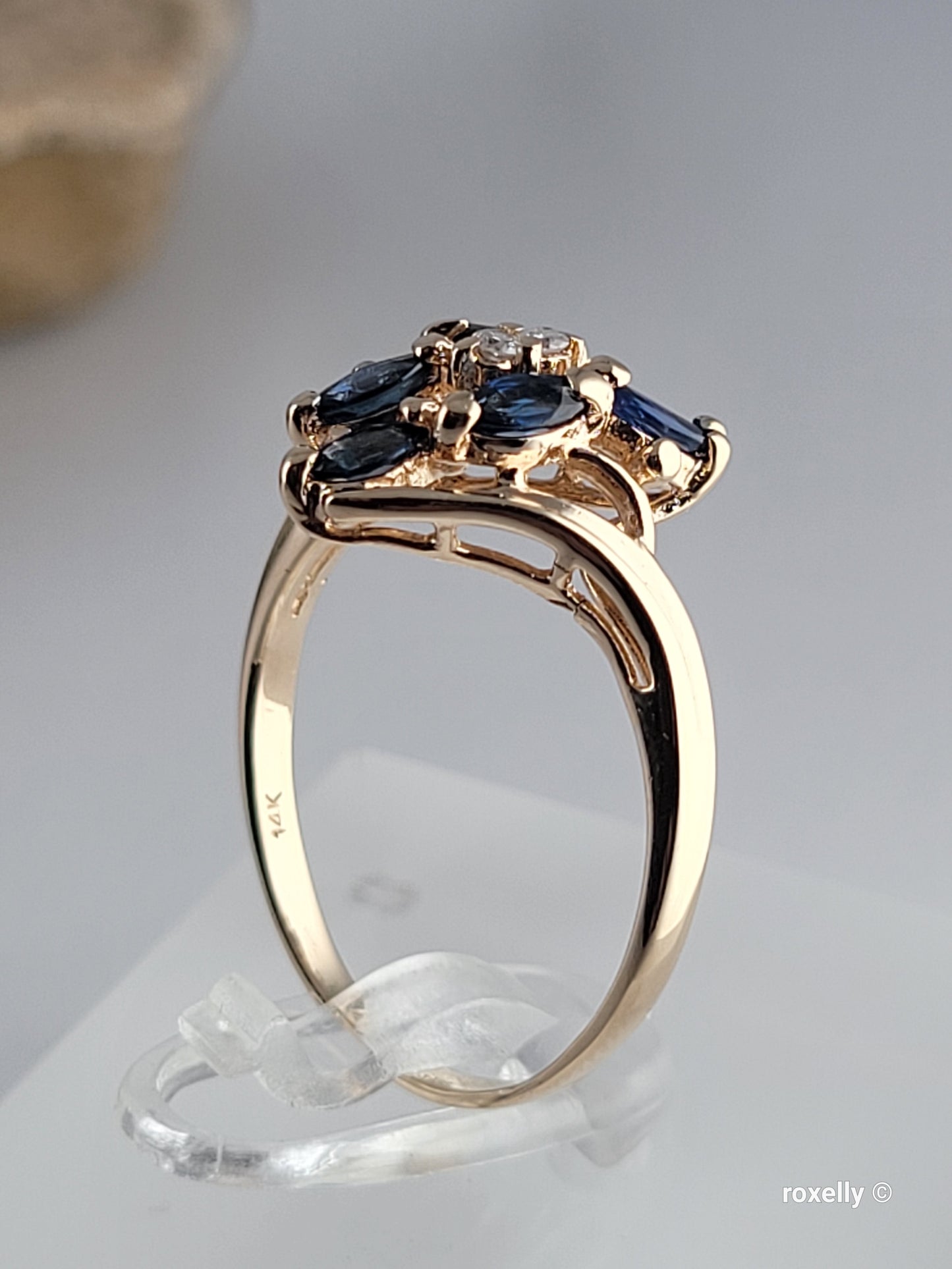 ❤️14k Size 7.75 Vintage Solid Yellow Gold Sapphire and Genuine Diamonds Ring!