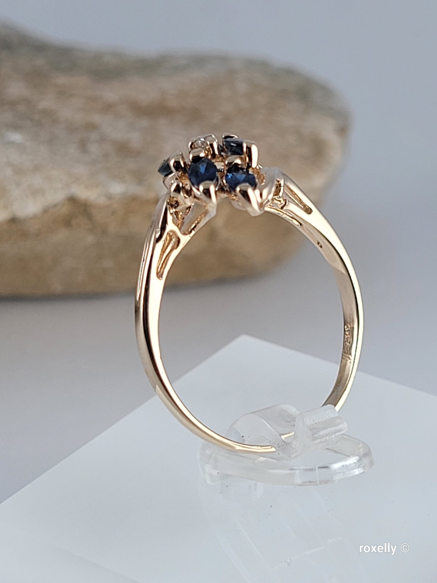 ❤️14k Size 7.75 Vintage Solid Yellow Gold Sapphire and Genuine Diamonds Ring!