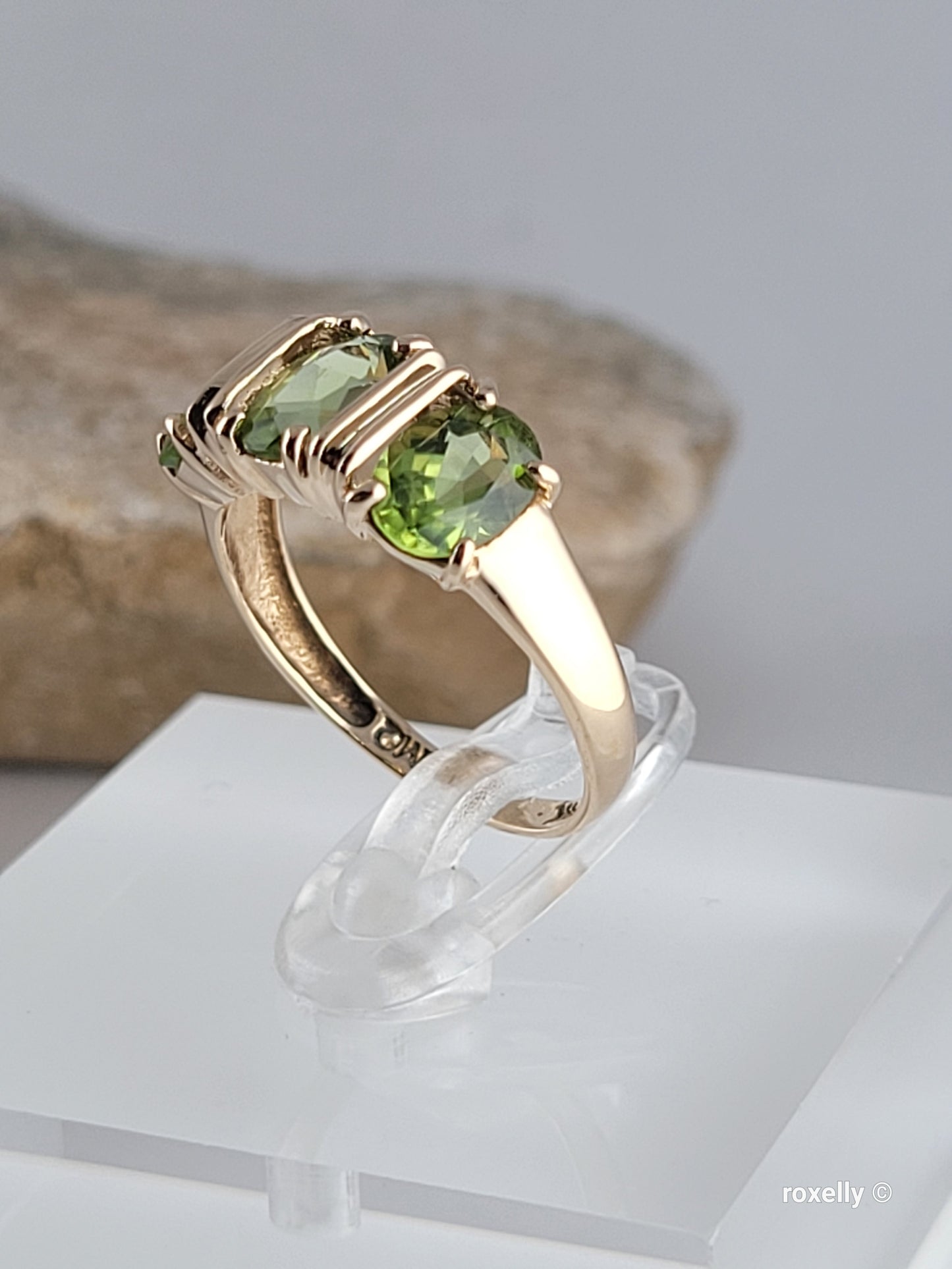 ❤️14k Size 6 Beautiful Solid Yellow Gold Peridot Gemstone Ring!