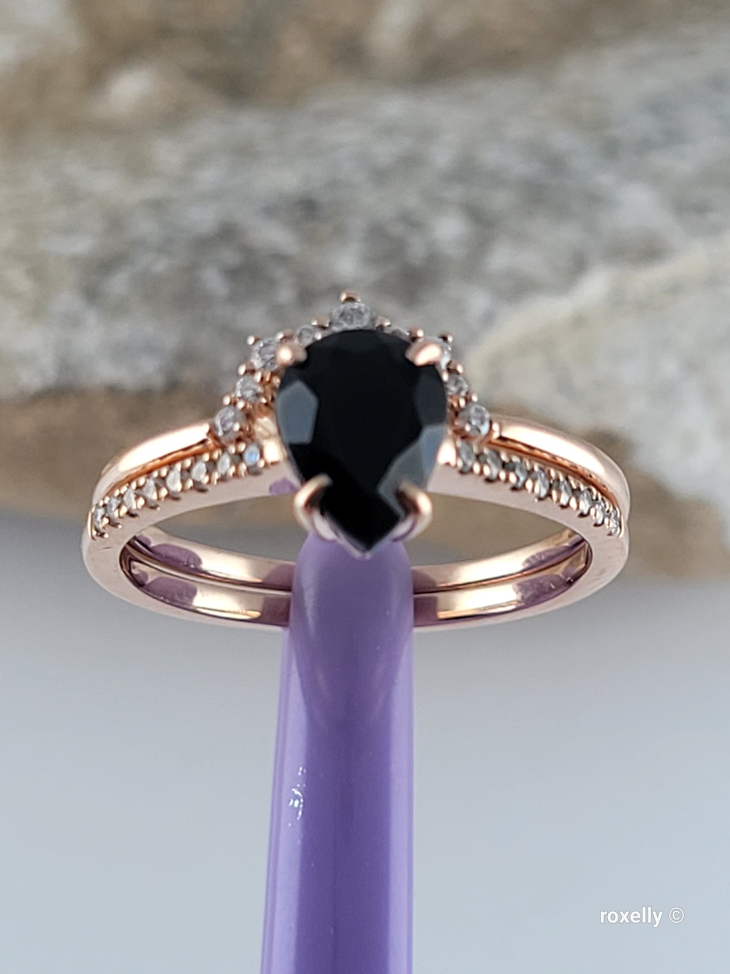 ❤️18k Size 7 Beautiful Two Solid Rose Gold Onyx and Diamond Rings!