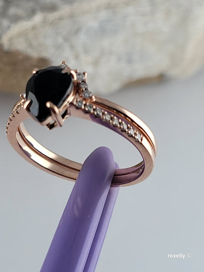 ❤️18k Size 7 Beautiful Two Solid Rose Gold Onyx and Diamond Rings!