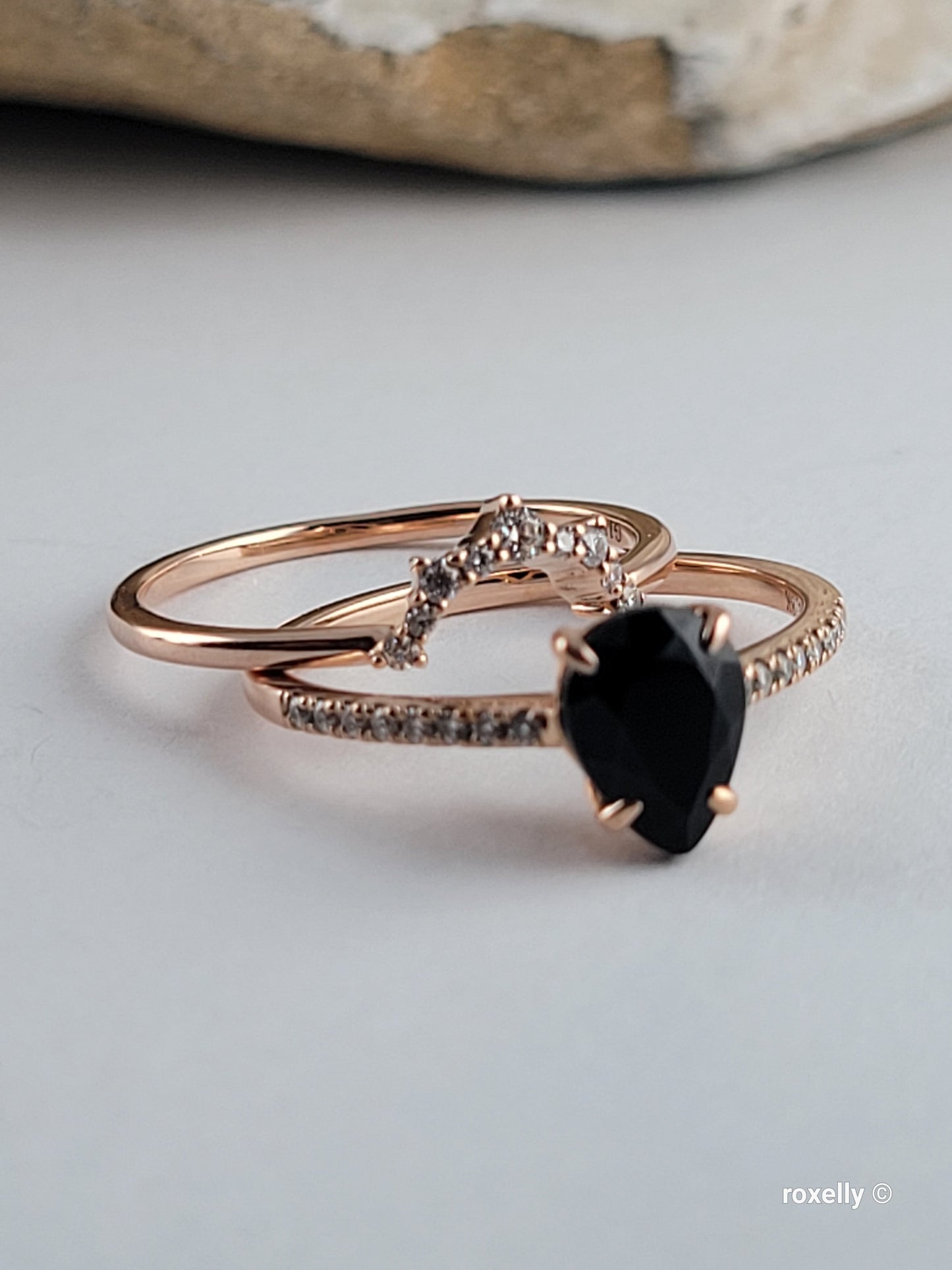 ❤️18k Size 7 Beautiful Two Solid Rose Gold Onyx and Diamond Rings!