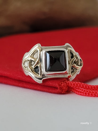 ❤️Size 5 Vintage 925 Sterling Silver and 14k Solid Yellow Gold Red Cubic Zirconia Ring!