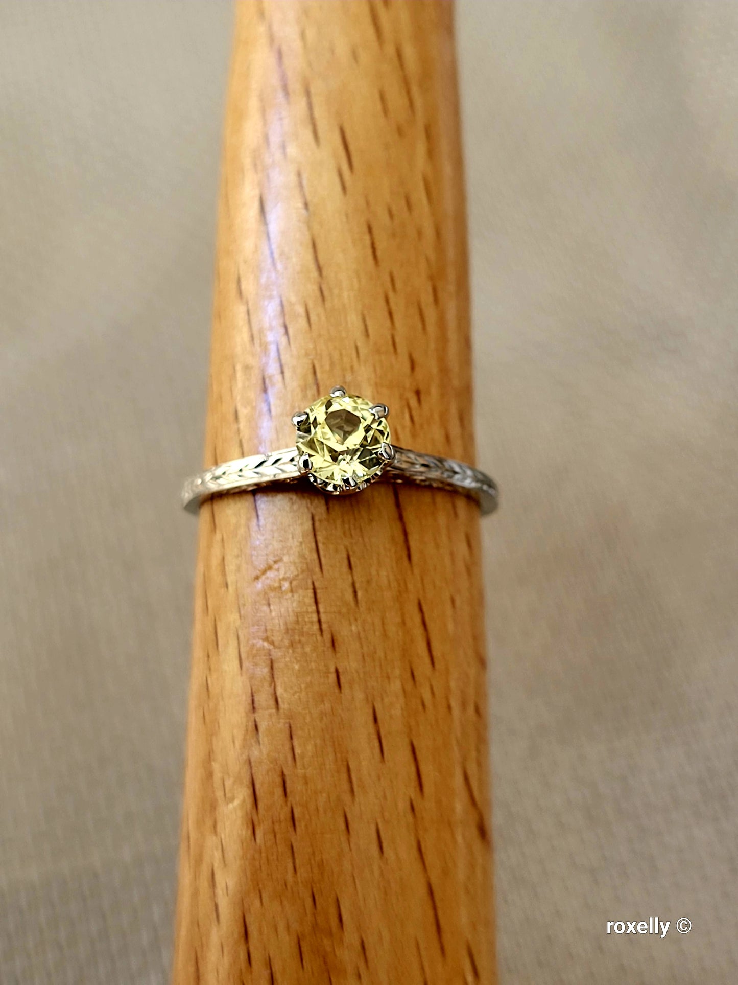 ❤️14k Size 8.25 Beautiful Solid White Gold Topaz Ring!