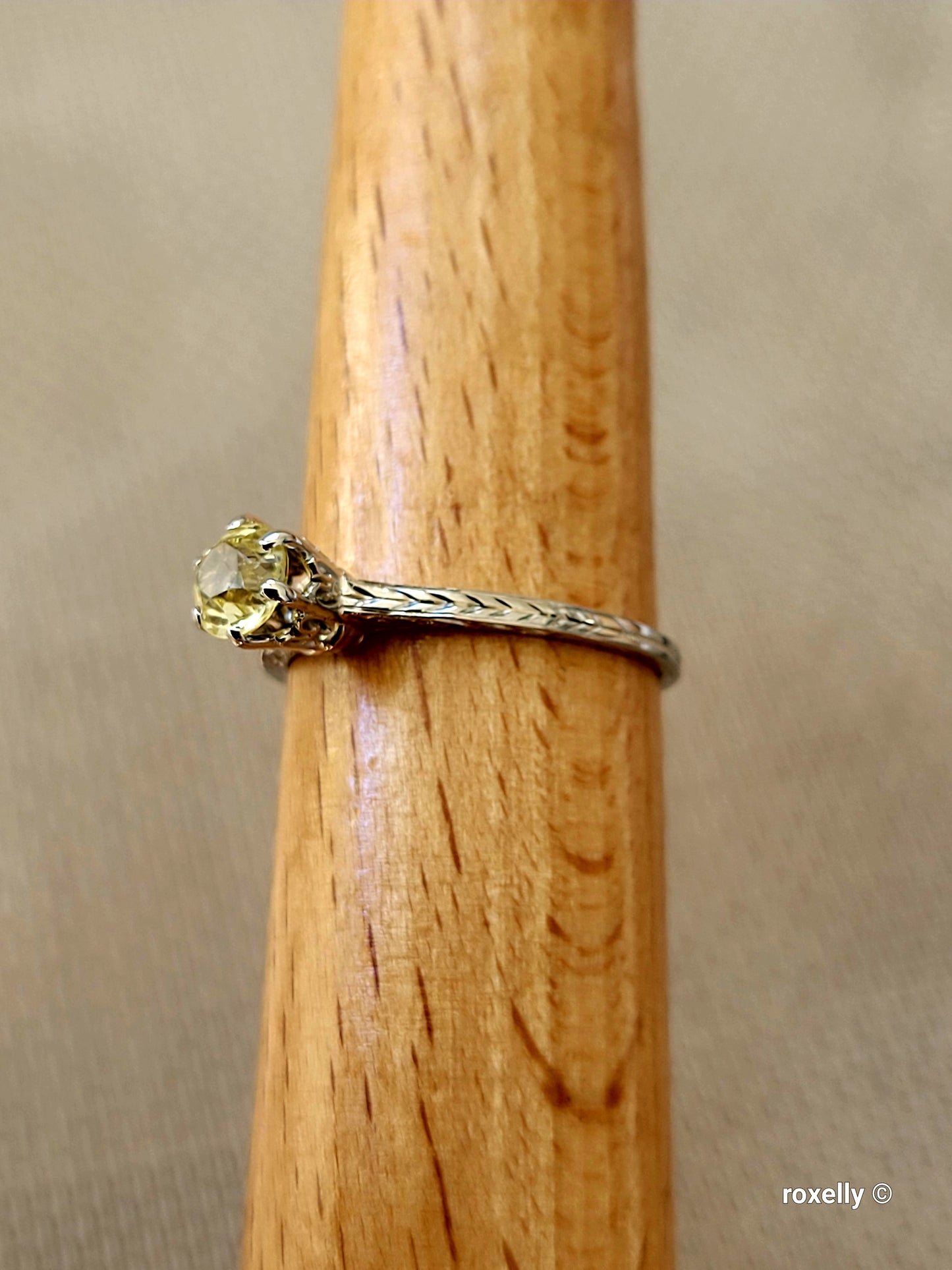 ❤️14k Size 8.25 Beautiful Solid White Gold Topaz Ring!