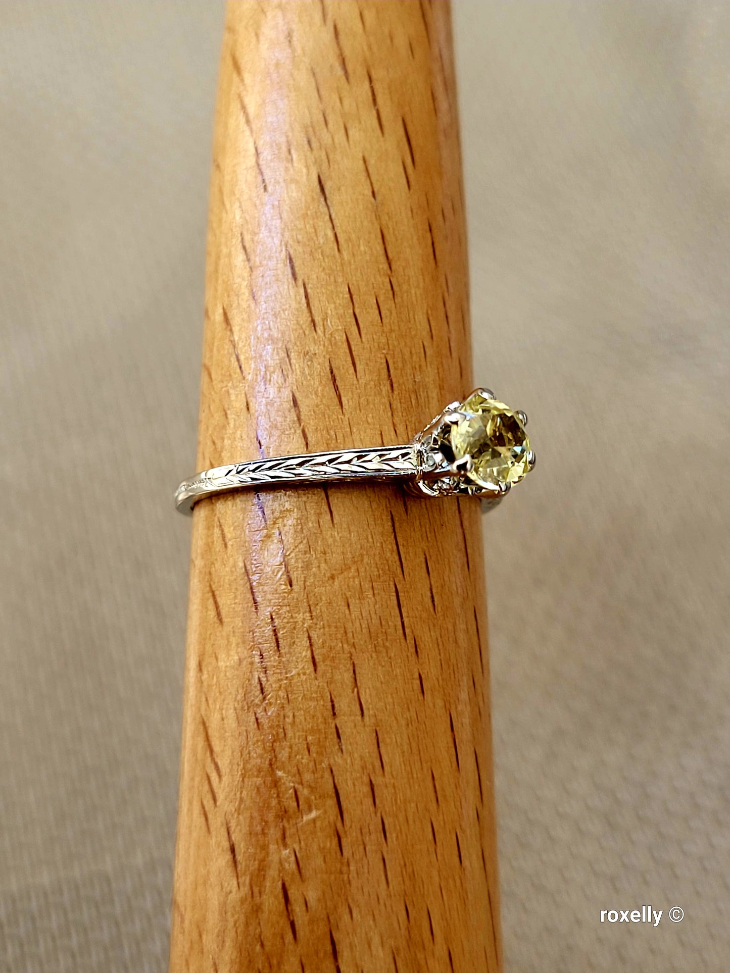 ❤️14k Size 8.25 Beautiful Solid White Gold Topaz Ring!