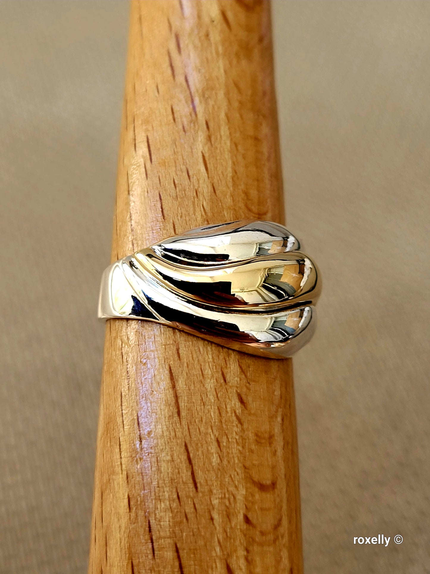 ❤️Size 7.5 Gorgeous 925 Sterling Silver and 14k Solid Yellow Gold Dome Design Ring!