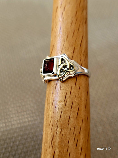 ❤️Size 5 Vintage 925 Sterling Silver and 14k Solid Yellow Gold Red Cubic Zirconia Ring!