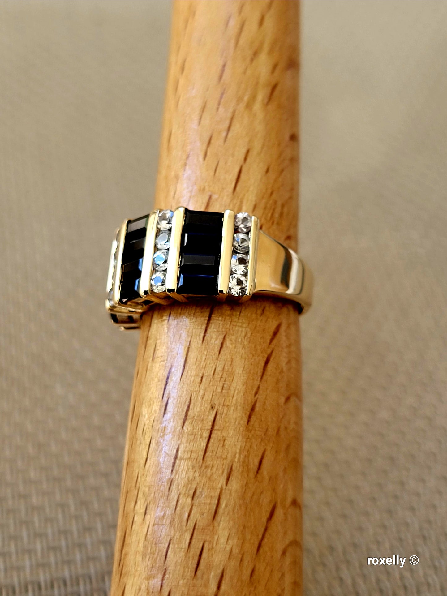 ❤️14k Size 5.5 Amazing Solid Yellow Gold Sapphire and White Topaz Ring!