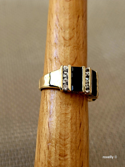 ❤️14k Size 5.5 Amazing Solid Yellow Gold Sapphire and White Topaz Ring!