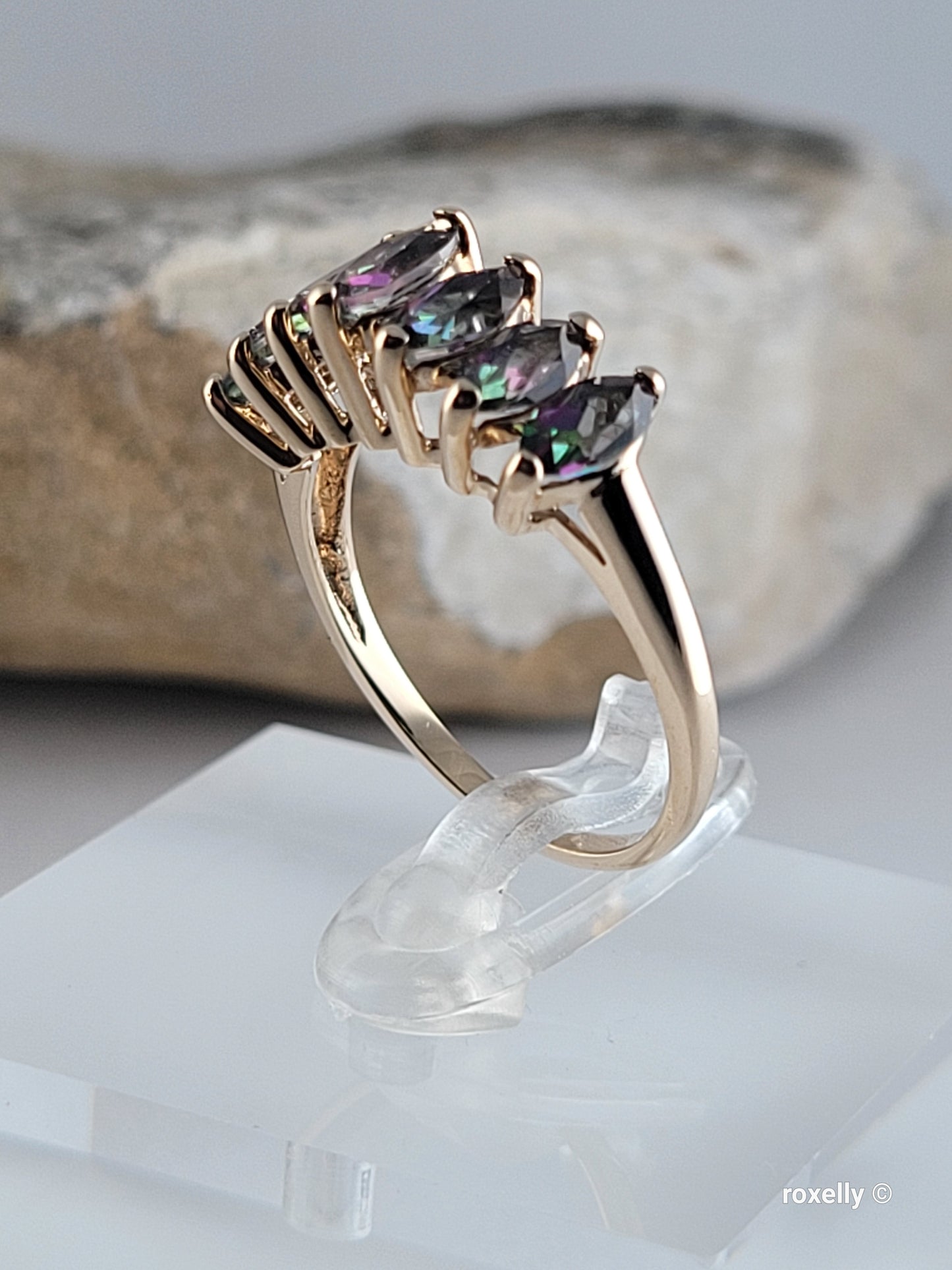 ❤️10k Size 7.75 Beautiful Solid Yellow Gold Mystic Topaz Ring!