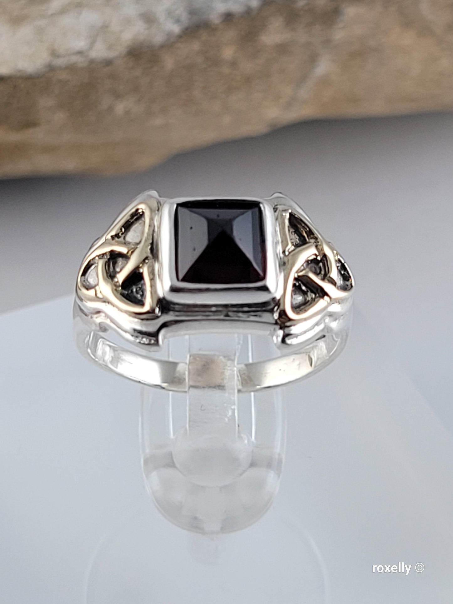 ❤️Size 5 Vintage 925 Sterling Silver and 14k Solid Yellow Gold Red Cubic Zirconia Ring!