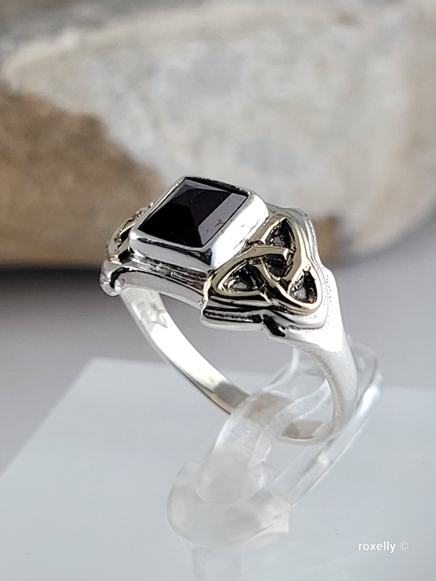 ❤️Size 5 Vintage 925 Sterling Silver and 14k Solid Yellow Gold Red Cubic Zirconia Ring!