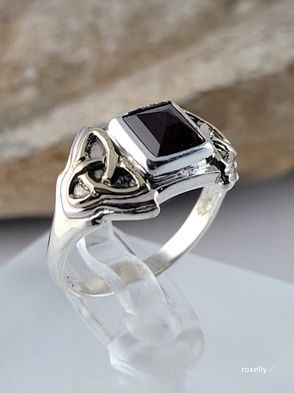 ❤️Size 5 Vintage 925 Sterling Silver and 14k Solid Yellow Gold Red Cubic Zirconia Ring!