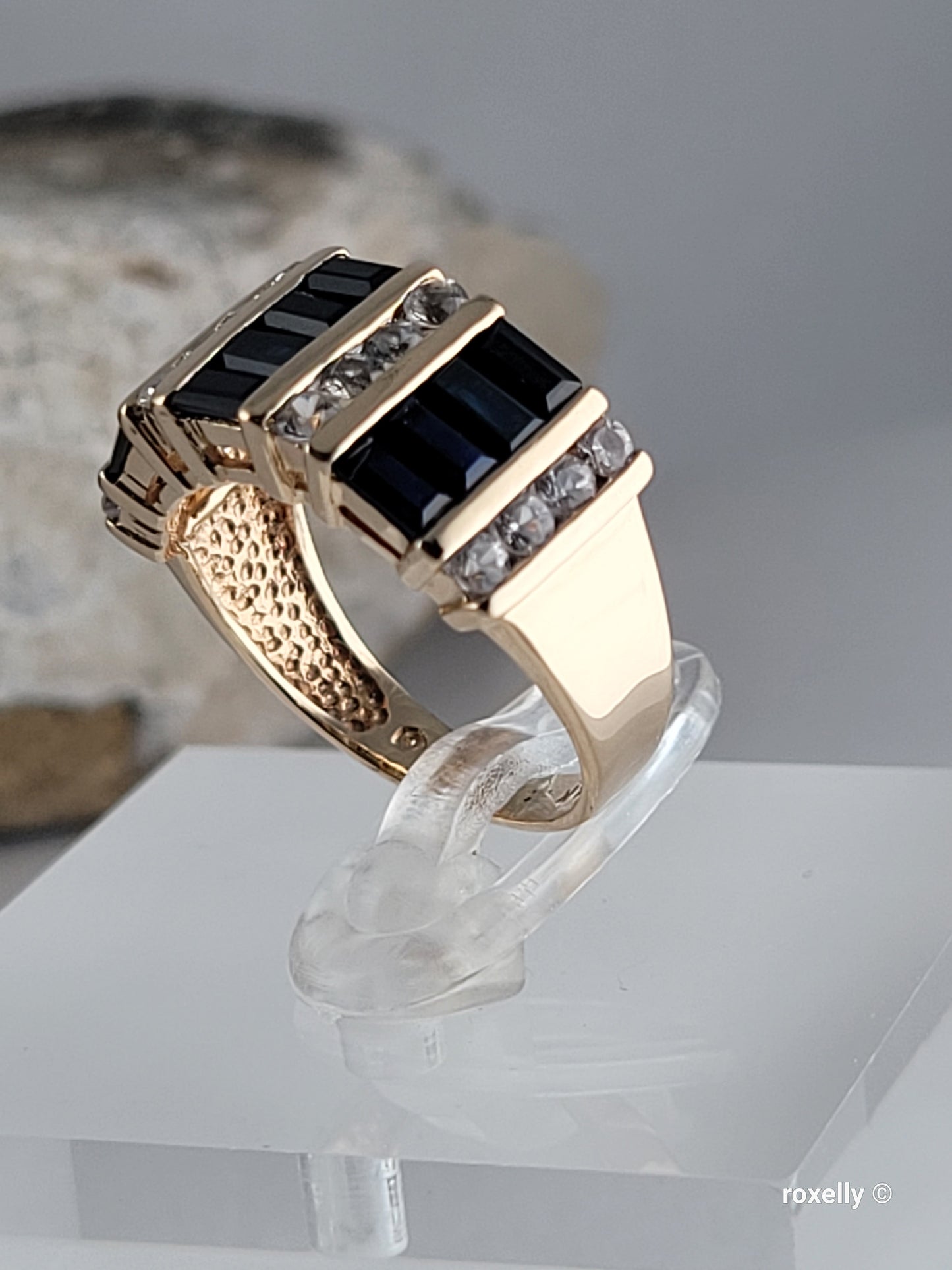 ❤️14k Size 5.5 Amazing Solid Yellow Gold Sapphire and White Topaz Ring!